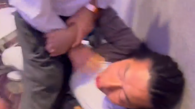 快新聞／反共人士提問「竟遭暴力掐脖」！王丹轟：鄭麗文活成當年自己討厭的樣子