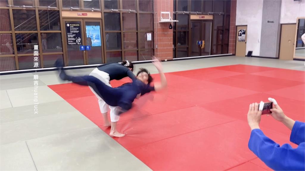 獨家／「合法襲警」趁現在！　警校園演講被柔道摔　笑稱：把罰單怨氣扯平