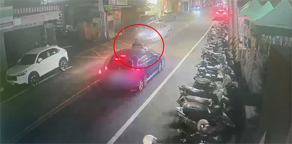 離奇車禍變跳街舞？　騎士落地「頭下腳上」如Breaking撐地