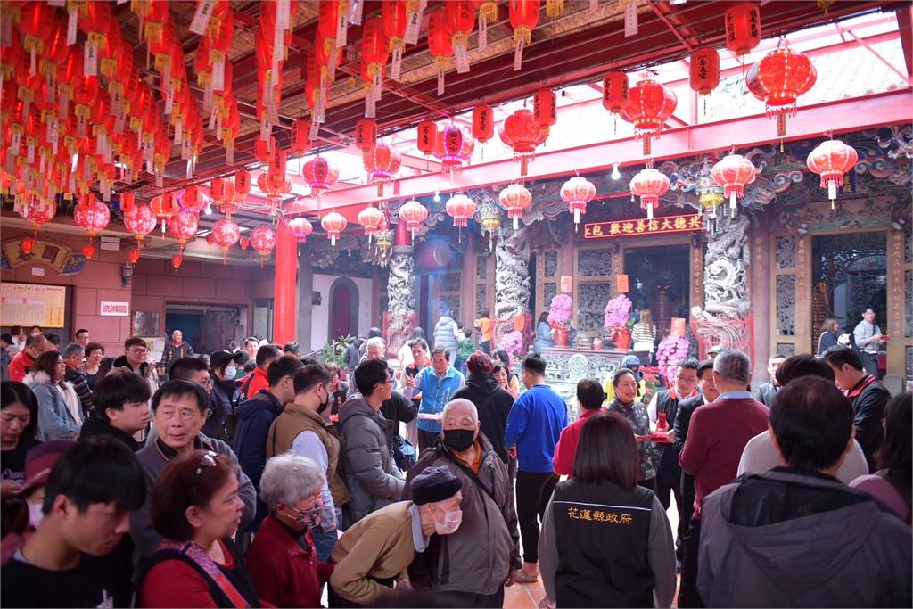 傅崐萁發紅包拜年「門口沒人排」超尬場面曝!八炯再爆他「施壓警方」:怕什麼?