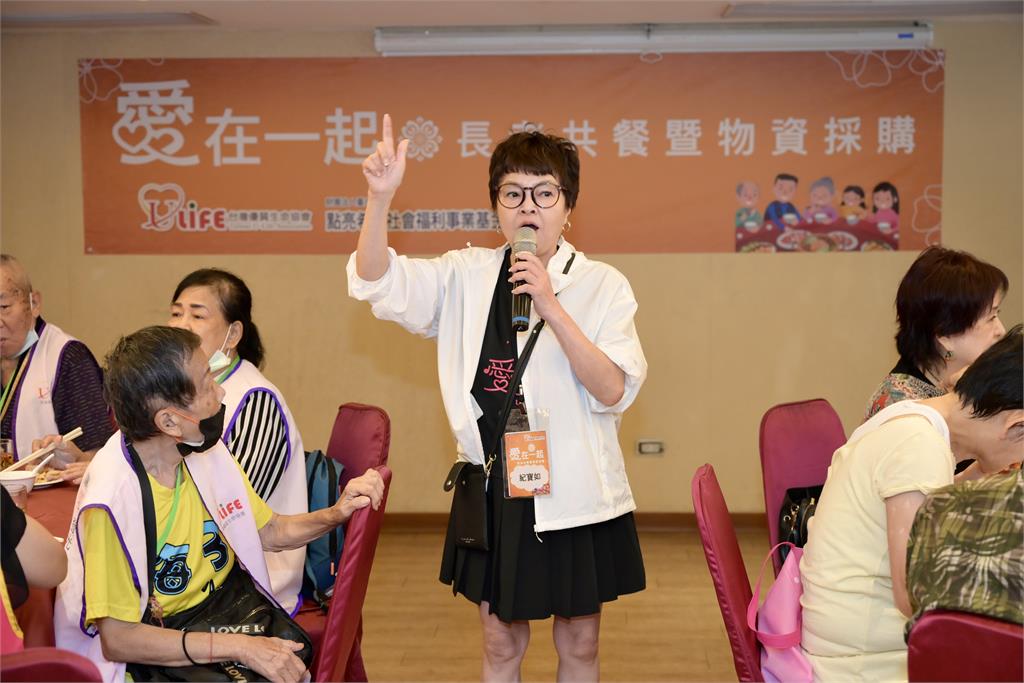 「台灣最美麗歐巴桑」陳美鳳陪伴獨居長輩!傳遞被惦記的幸福