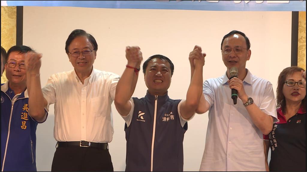 免補件!這些藍營立委進三階 罷團備大聲公.手舉牌全面應戰