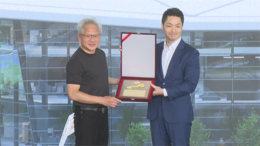 快新聞/蔣萬安熱擁黃仁勳!親送「雙重大禮」秀英文 AI教父感動告白:台灣是家