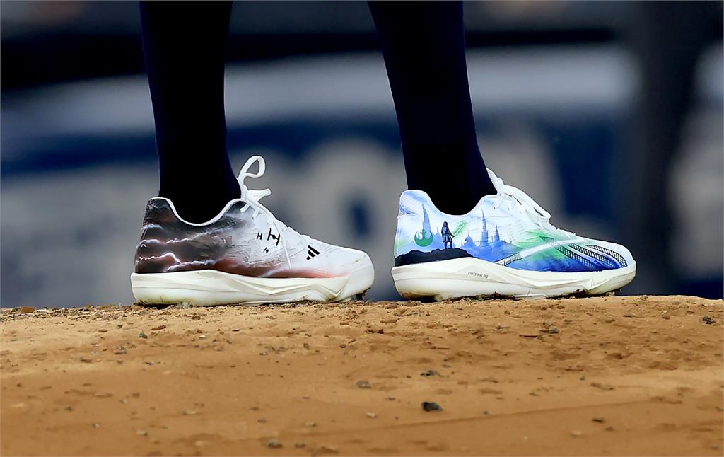 MLB(影)／洋基「天行者」降臨！施利特勒腳穿星戰鞋化身絕地武士投出賽揚身手