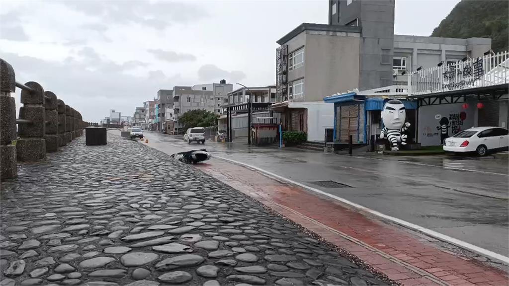 宛如災難片　康芮15級強陣風橫掃　蘭嶼綠島狂風暴雨