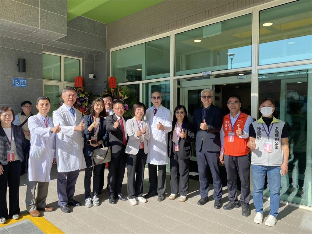 后里長照中心落成 洪慈庸罕見現身直呼感動