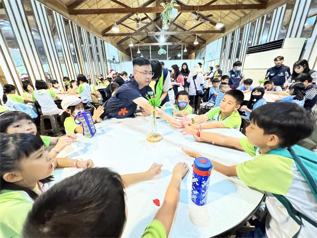 送愛15年！元大金控送專屬大禮包守護偏鄉學童