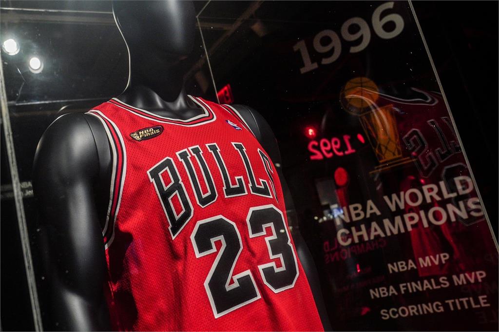 NBA／詹姆斯2013年冠軍賽戰袍「破億天價」售出！超出自身球衣紀錄5倍