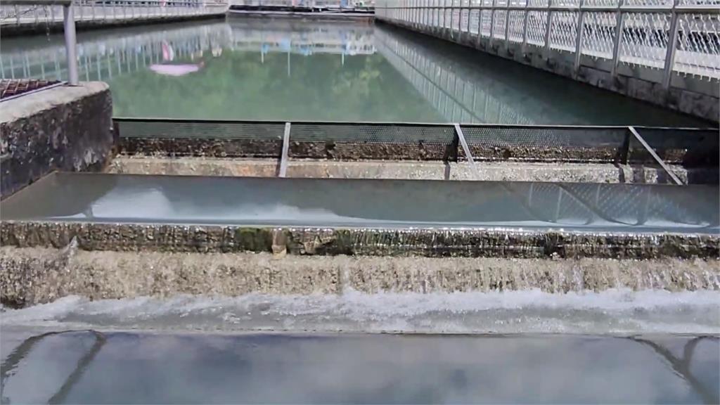 自來水源頭林班地雨後土石崩落 原水濁度高!淨水廠沉澱池滿泥沙