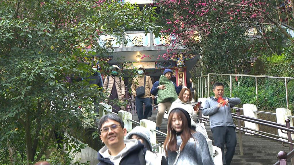 初二拜土地公求財保平安 中和烘爐地估湧萬人