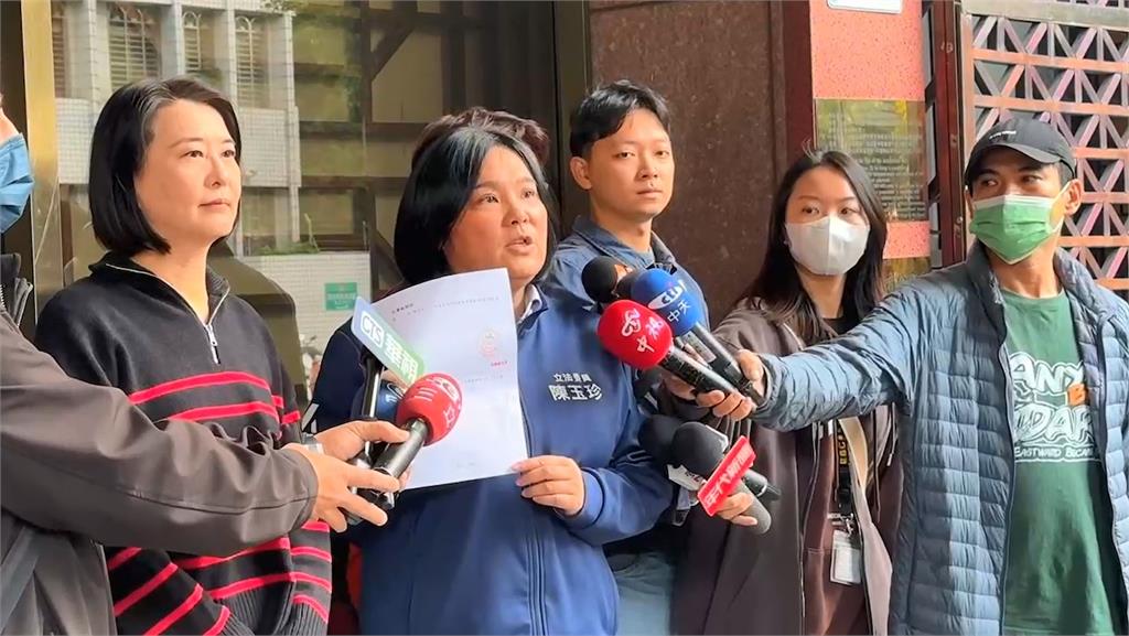 指陳玉珍「脫衣求碰瓷」挨告!吳沛憶律師揭「影片證明」反擊:開關拉鍊2次