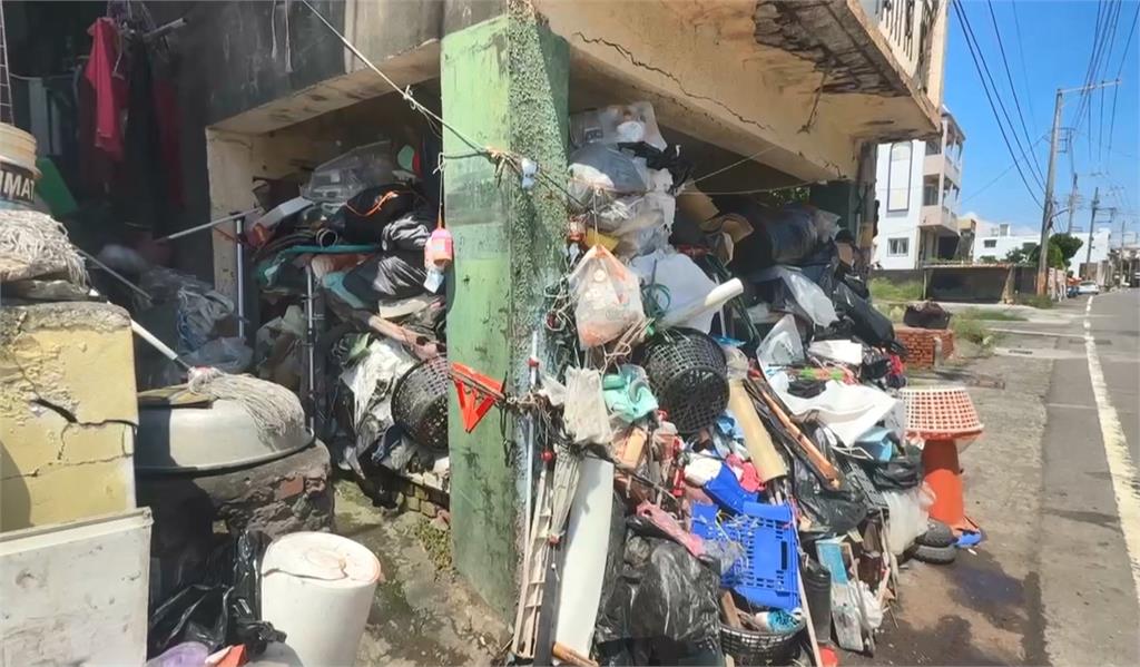 透天厝「回收物堆到天花板」　獨居嬤住五年！民眾：火警怎麼辦