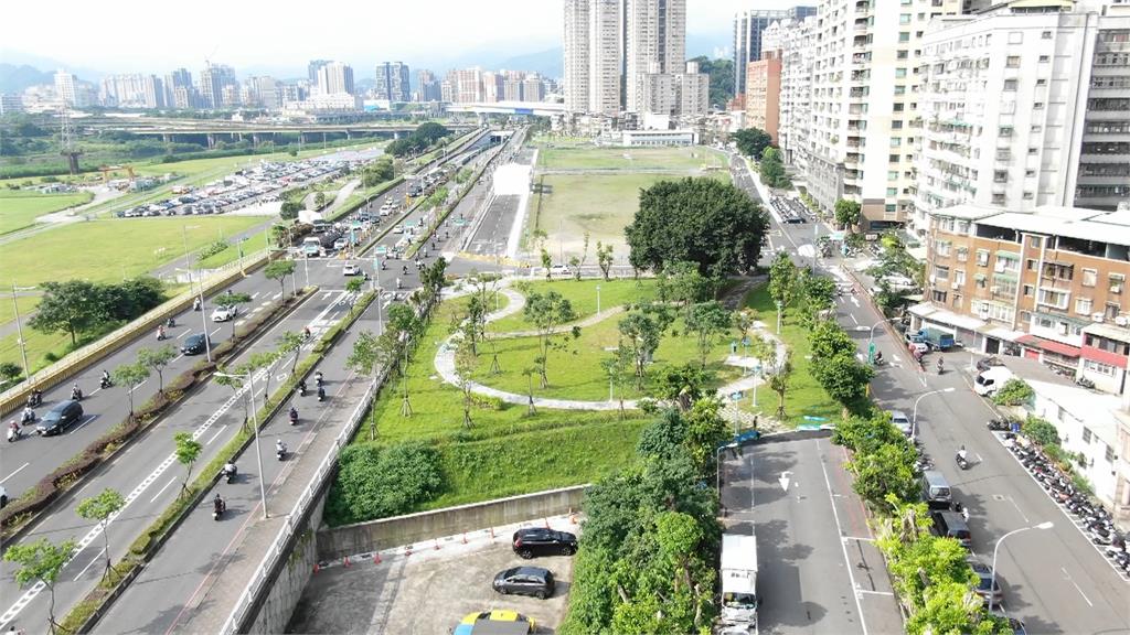 秀朗橋北側開發工程完工　侯友宜：市民期待使命必達