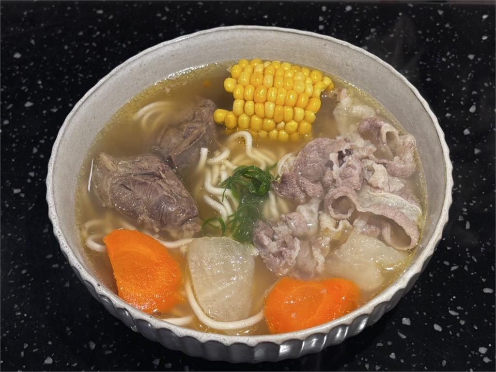 網紅琳賽阿姨親自坐鎮！「好食圓滿」西門店華麗轉型「時尚牛肉麵」迎戰寒冬