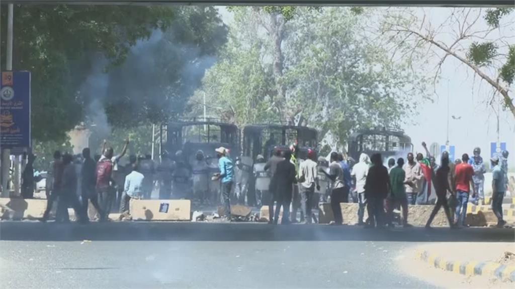 蘇丹疑似軍事政變　內閣成員多數被捕、總理被軟禁！　首都機場關閉