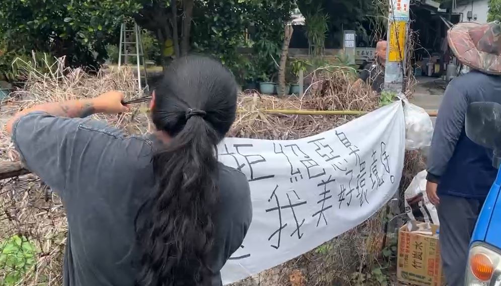 台東豆腐廠遭疑偷排廢水! 水溝驚現豆腐渣「惡臭衝天」