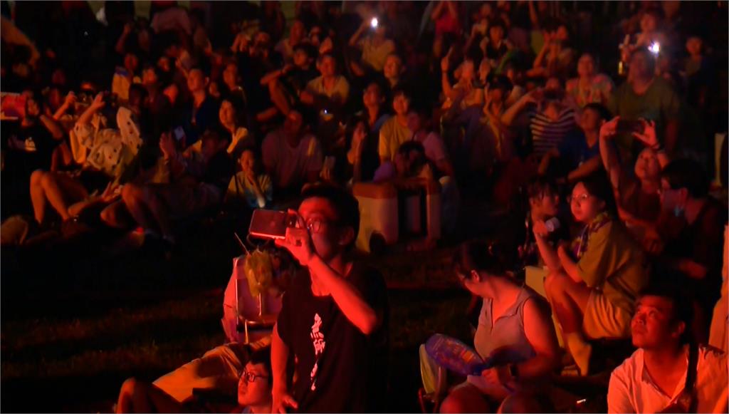 嘉義「東石海之夏」12分鐘煙火秀 1.7萬發煙火震撼夜空