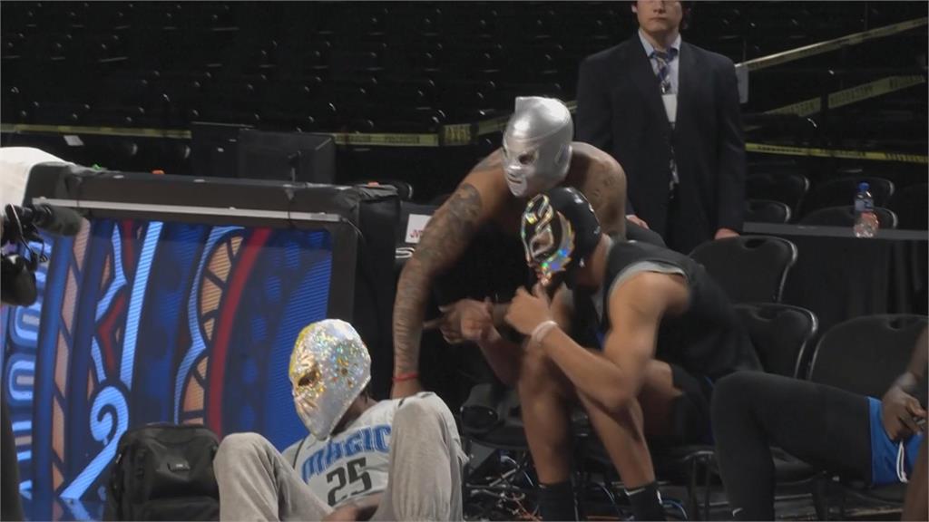 NBA墨西哥海外賽　魔術球星化身蒙面摔角選手熱身