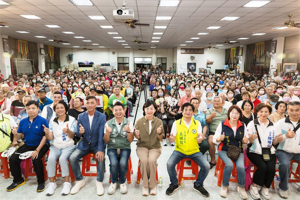 快新聞／起風了！蘇巧慧合體吳昇翰拋政見牛肉　現場嗨喊新北「慧」贏