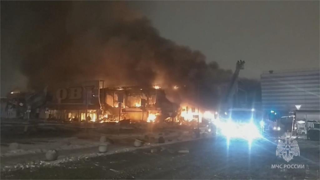 火勢燃燒1萬8000平方公尺！　莫斯科市郊商場火警釀一死