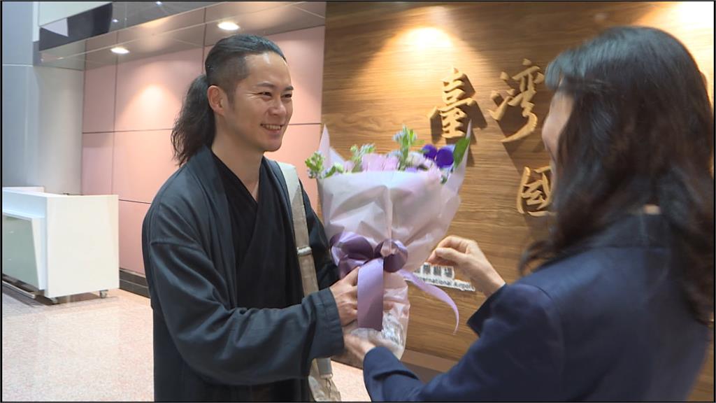 日本篠笛大師佐藤和哉來台演出 粉絲熱情接機