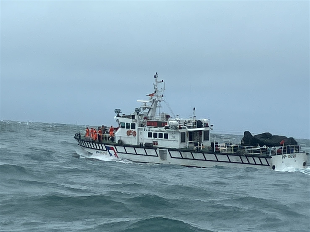 快新聞/驚!基隆嶼19名釣客「有7人落海」 3人獲救4人仍失聯中