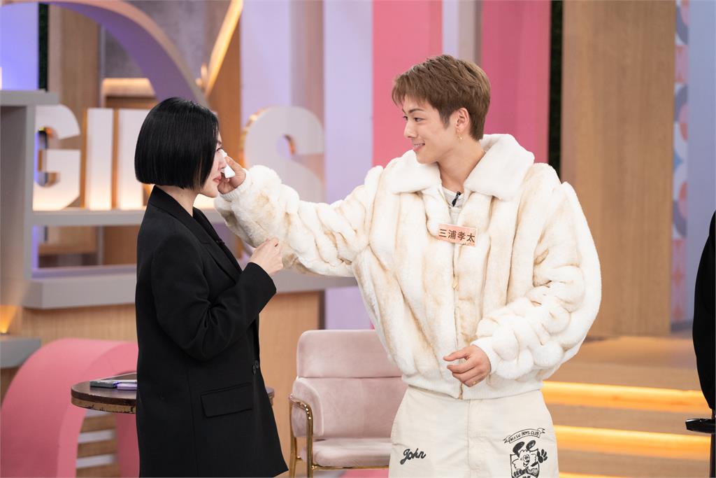 小S和「1大咖男星」超甜互動畫面流出!她喜極而泣摸臉「1舉動」讓他看傻