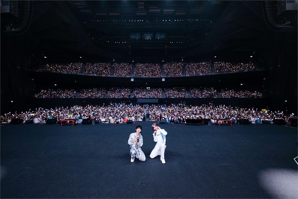 黃氏兄弟首辦跨年演唱會「溫度祭」一日兩場不喊累 陪粉絲唱進2026