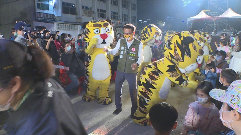 爭取年輕家庭支持! 鄭運鵬邀紙風車青埔表演