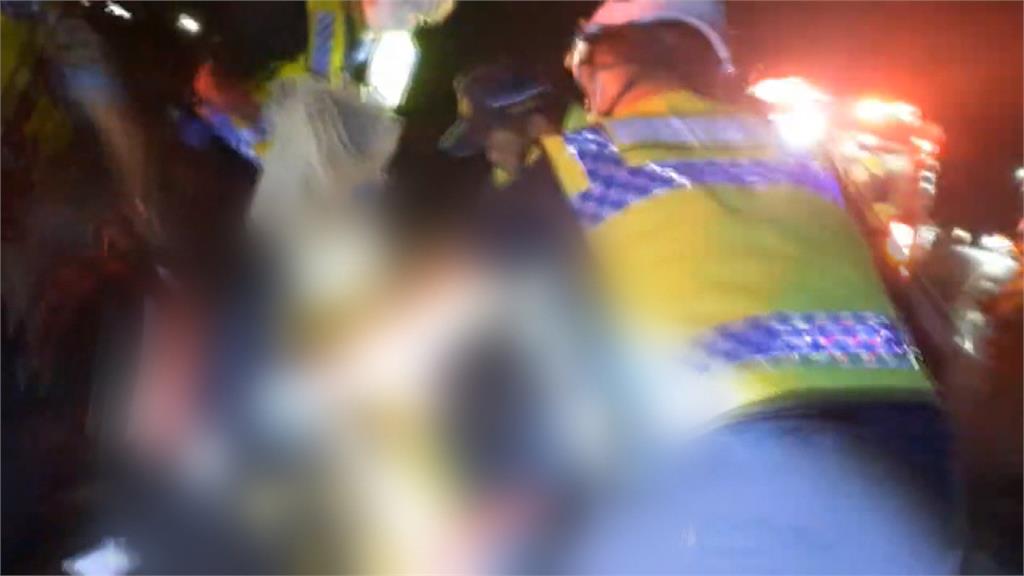 苗栗週五晚上下大雷雨 母載兒返家撞電桿1死1命危