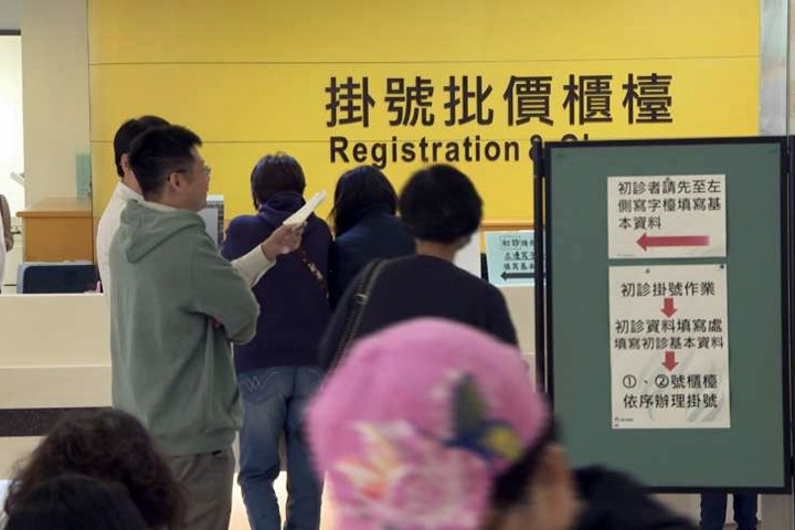 看診只花30秒!他不解「別人一看10分鐘↑」名醫親揭關鍵原因