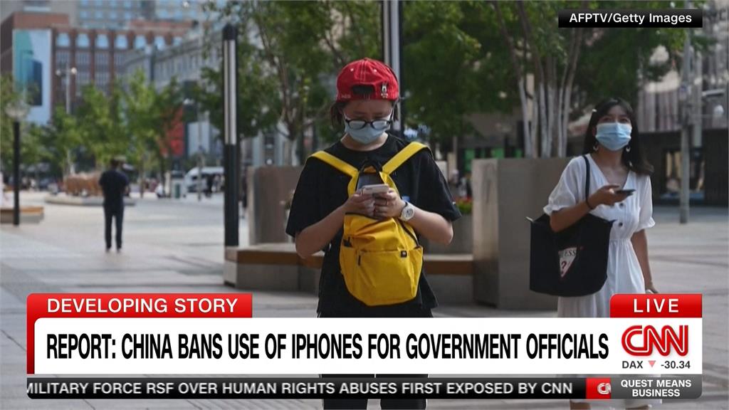對美國貨出招！　傳中國禁中央官員用iPhone