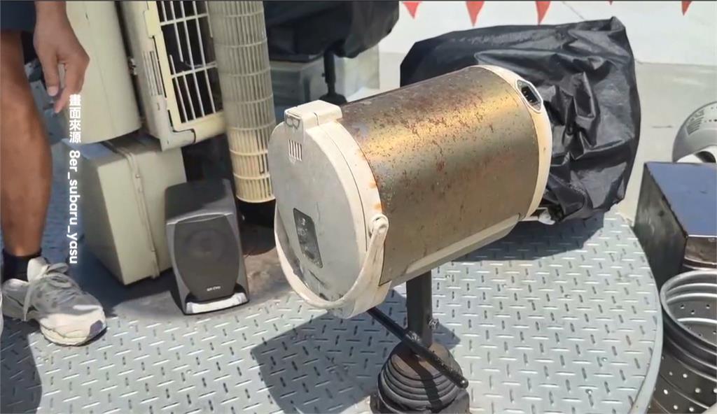 高美館廢電器打造旋轉木馬　女童疑將活動把手當扶手「倒頭栽」