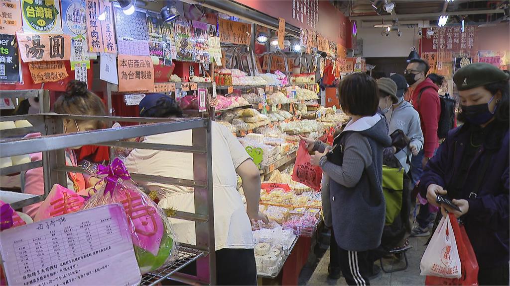 「手工搖元宵」買氣紅不讓 芝麻、花生、抹茶備料增兩成 「手工搖元宵」買氣紅不讓 芝麻、花生、抹茶備料增兩成