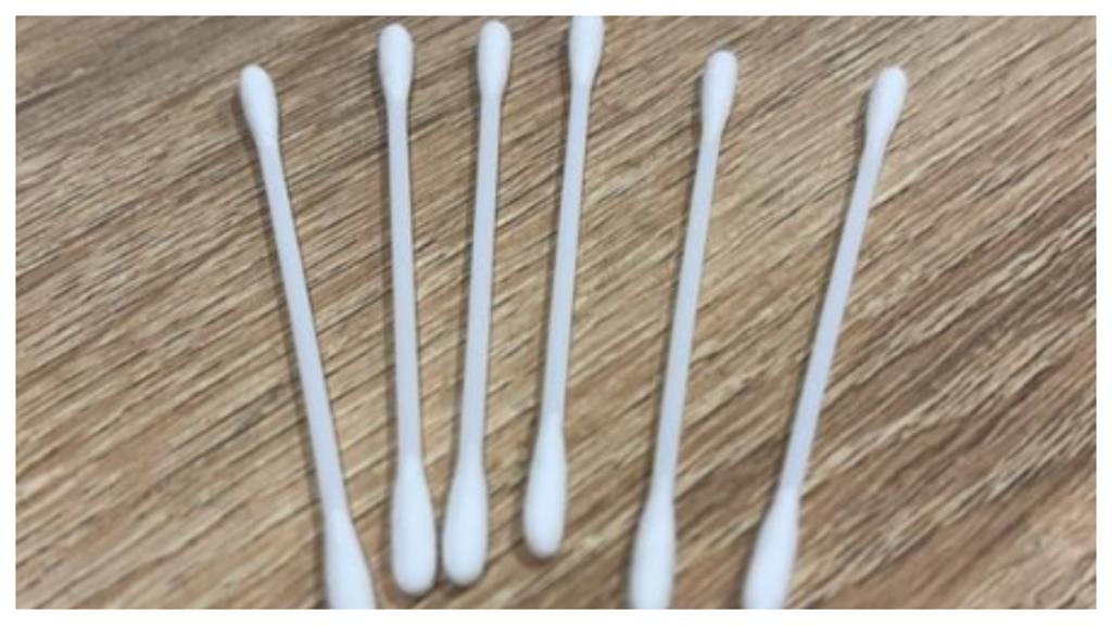 中年男挖耳驚見「黃色黴菌」　真相竟是「1壞習慣」：耳膜全發霉！