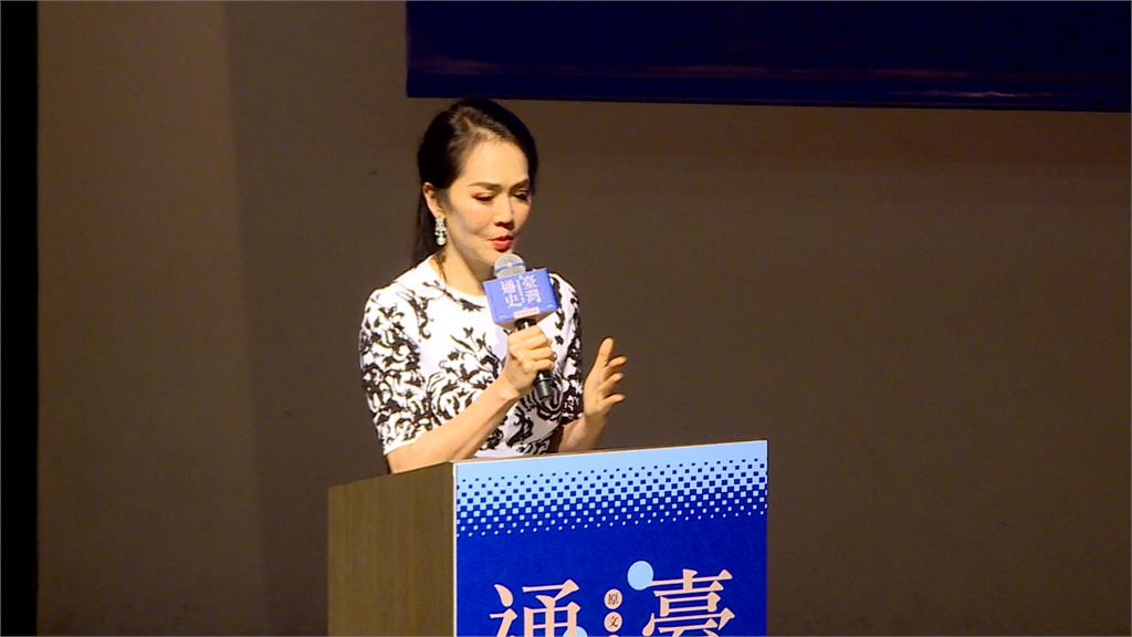 女兒連惠心翻譯「台灣通史」　連戰坐輪椅出席新書發表會
