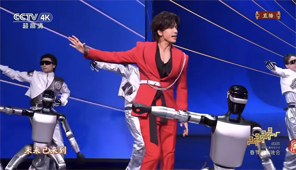 言承旭登中國央視春晚「和機器人對跳」！畫面網看傻：超俗又好土