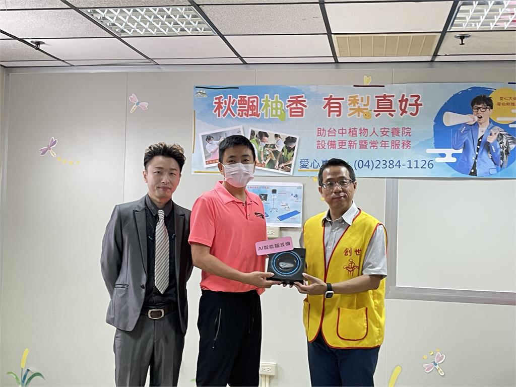斜槓鳳凰藝人廖伯斯!中秋節傳愛幫助創世基金會 斜槓鳳凰藝人廖伯斯!中秋節傳愛幫助創世基金會