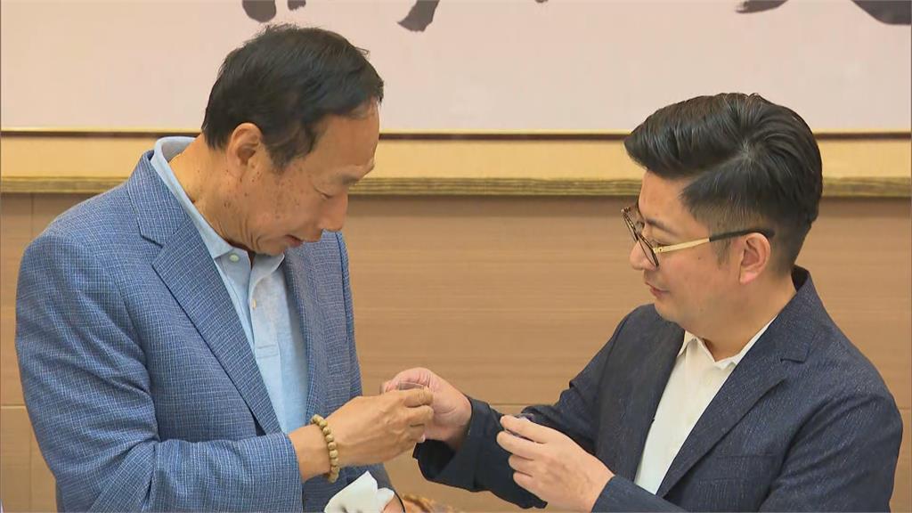 郭台銘深入彰縣議會「拔樁之旅」? 謝衣鳳:大家交朋友