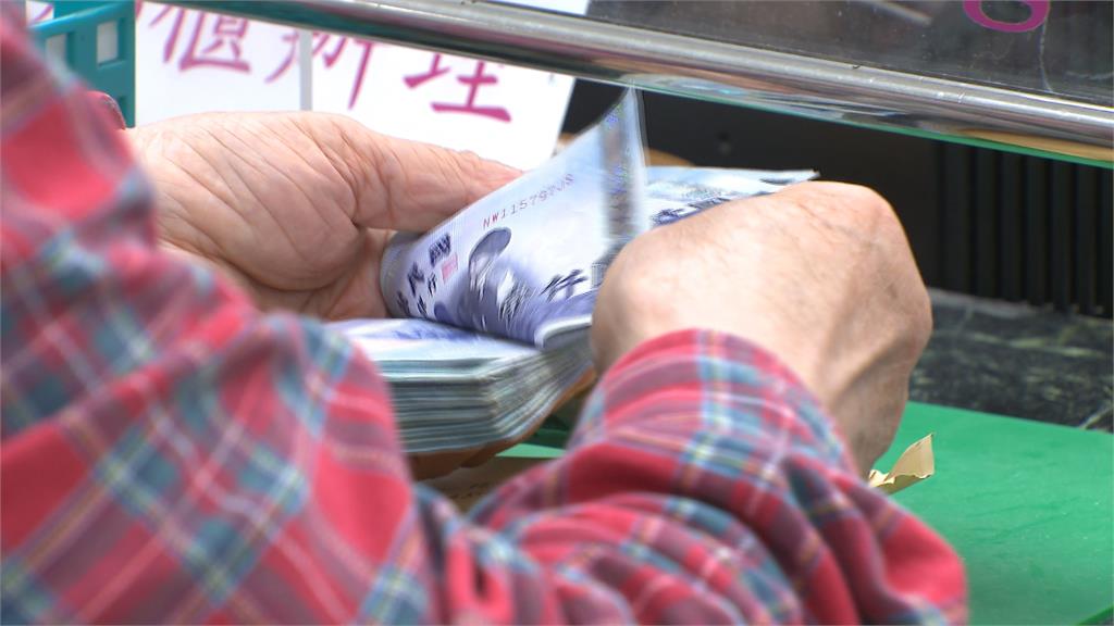 央行強勢守匯金檢抓禿鷹 台幣穩住3字頭 盤中震盪大