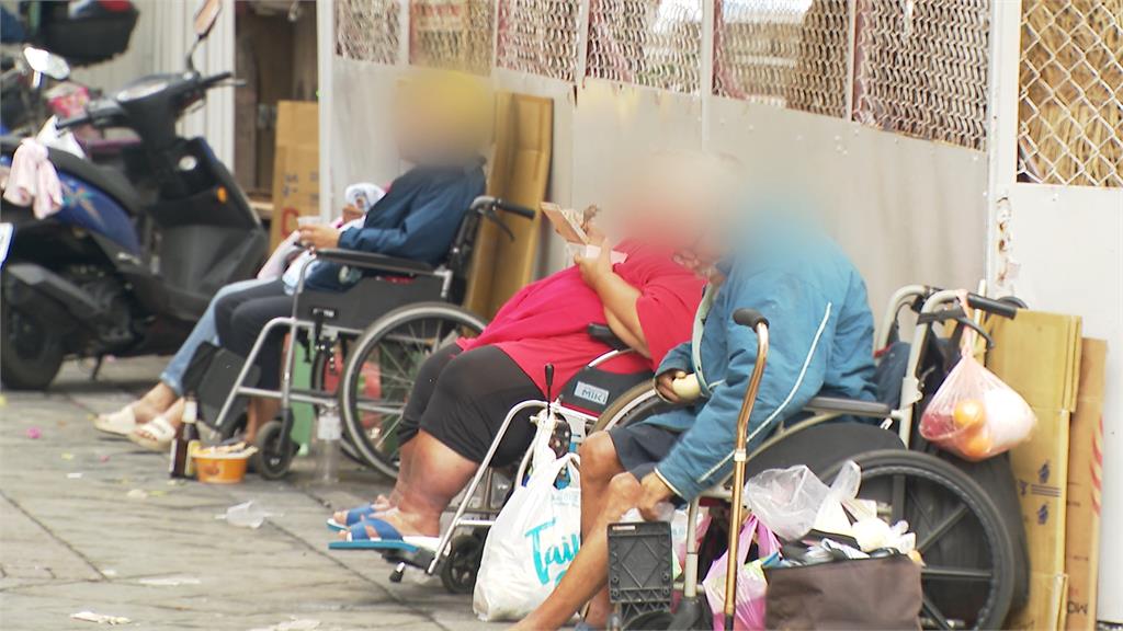 龍山寺旁「提供雙證件影本領1千元」　民眾擔憂：詐團騙個資