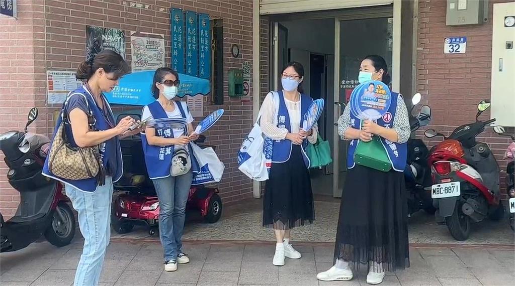 快新聞/行政不中立?「傅崐萁反罷扇子」發送福氣站長者 畫面曝光