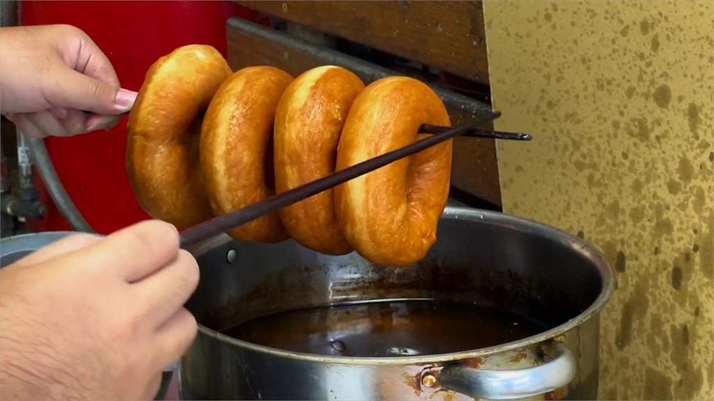 台灣趴趴走／好料美食隱藏在嘉義新港奉天宮　古早味便宜又大碗肉羹、肉燥飯和甜甜圈