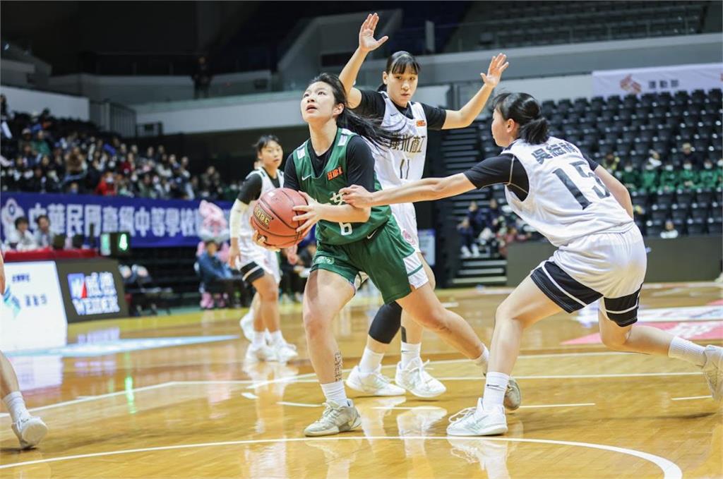 HBL(影)／衛冕軍北一女猛抄球！全場32次抄垮淡水工商奪4連勝仍未嘗敗績
