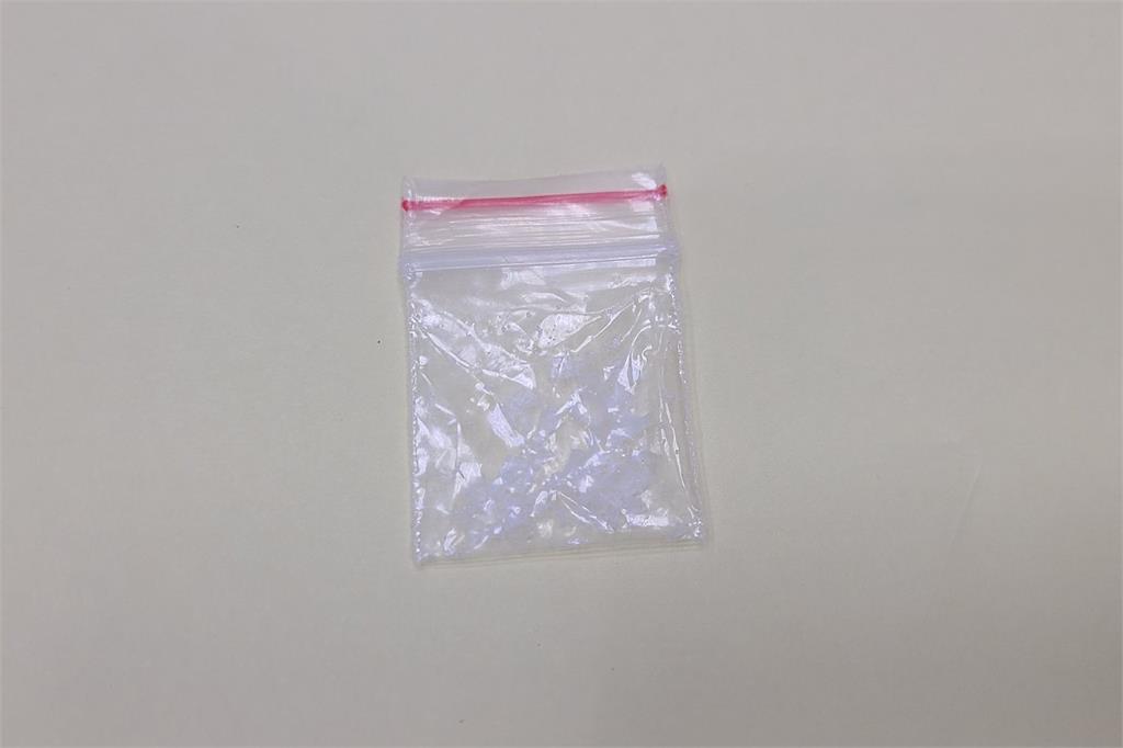 快新聞／新北中和1男子街頭拒檢、丟包毒品　慘遭警方電擊逮捕