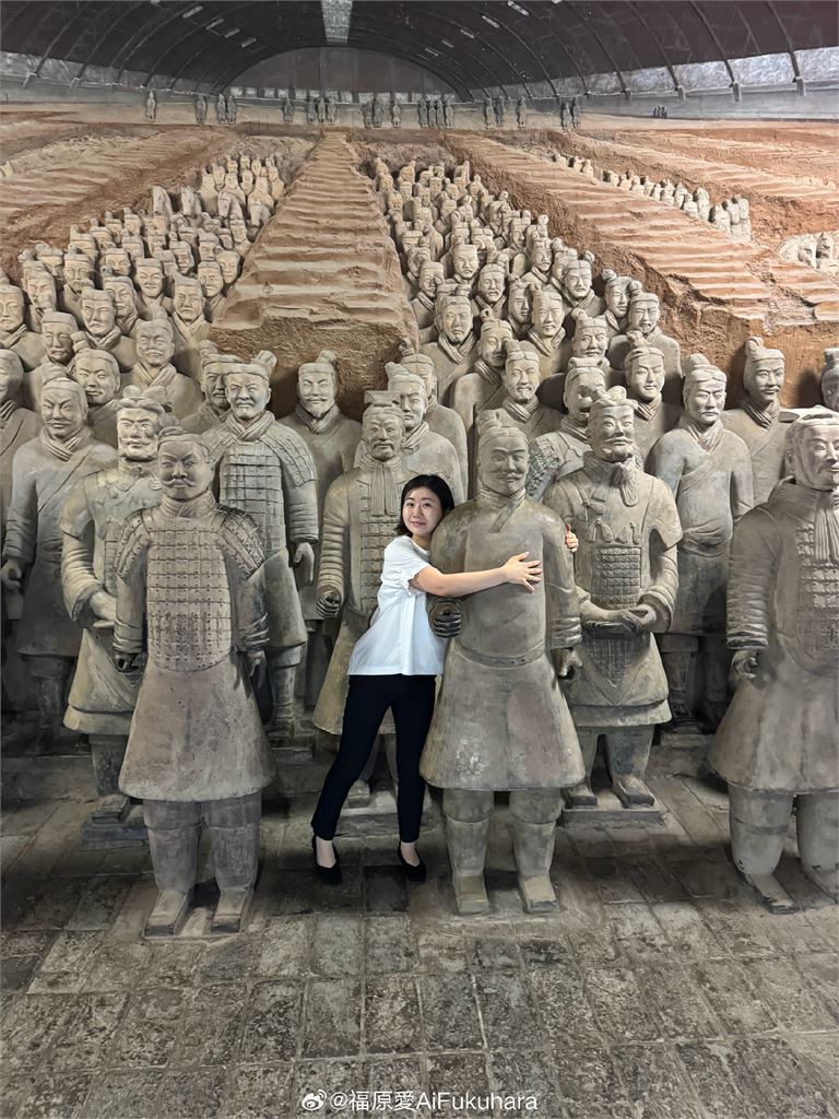 福原愛曬「抱兵馬俑合照」遭中國網友轟特權！背後真相曝光