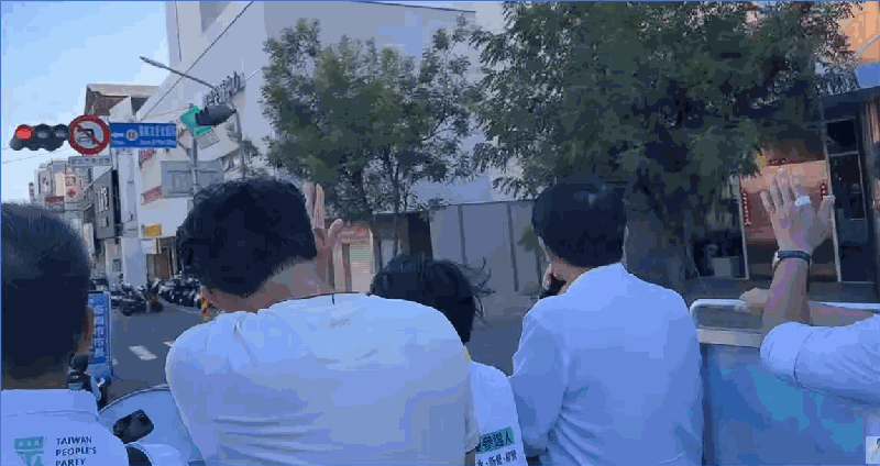 謝龍介、黃國昌車隊「無視紅燈一路闖」!下秒出事「畫面曝光慘翻車」警方還原真相