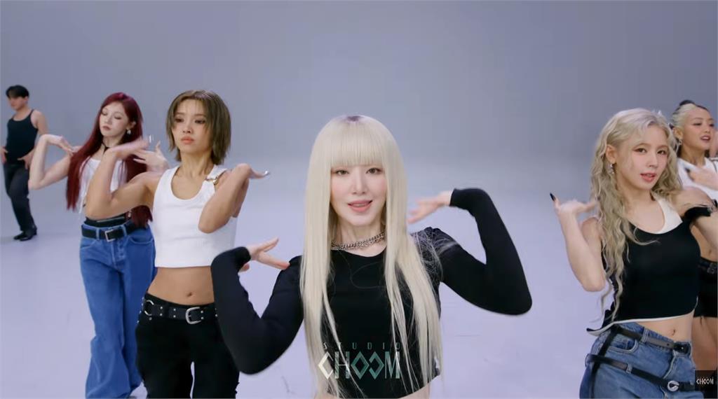 舒華金髮回歸瘦出新高度!竟炸出「2條法令紋」…真實狀態嚇壞網:誰的媽媽?