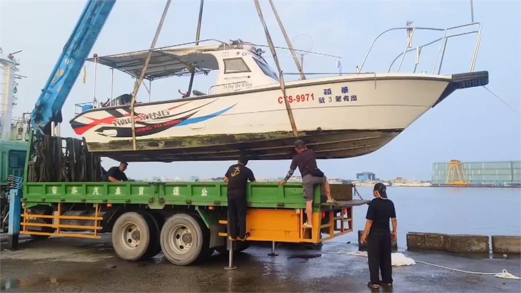 高雄海釣船失去動力　海巡、海軍聯手救援　船上4人平安