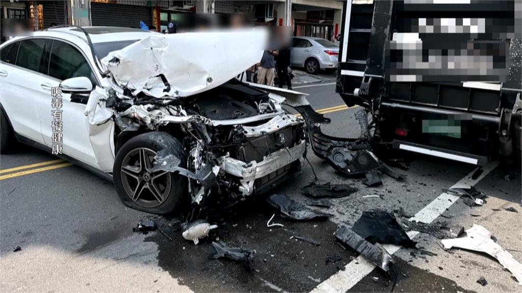 弟毒駕撞車棄車逃逸! 姊衝現場「偷藏證物」企圖滅證